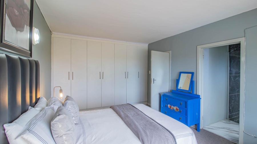 5 Bedroom Property for Sale in Beacon Bay Eastern Cape